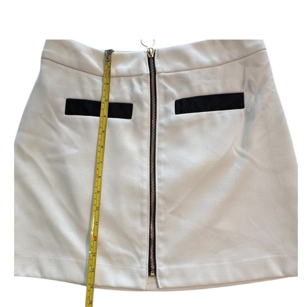 Express White A-Line Mini Skirt‎ with Front Gold Ring Zipper Black Trim Size 4 - Picture 4 of 8